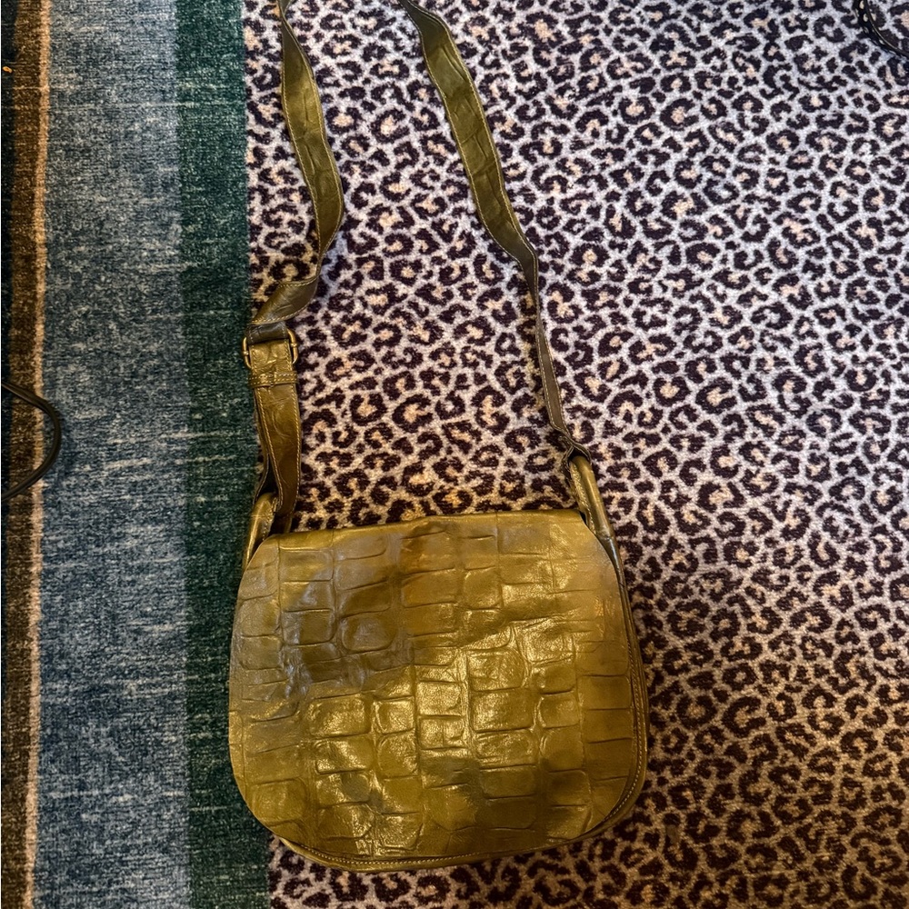 Handmade in Barcelona
Olive Green Croc-Embossed Leather Crossbody Bag